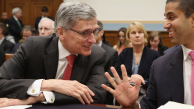 Photo of Ajit Pai and Tom Wheeler agree: The FAA is behaving badly in battle against FCC