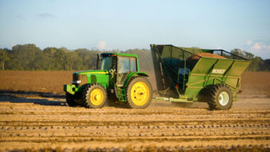 Photo of A new jailbreak for John Deere tractors rides the right-to-repair wave