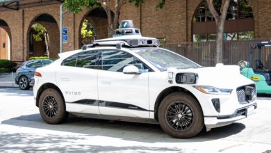 Photo of Self-driving Waymo cars keep SF residents awake all night by honking at each other