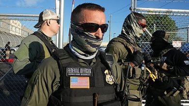 Photo of ICE Agents Routinely Mask Up When Seizing People—That’s Wrong